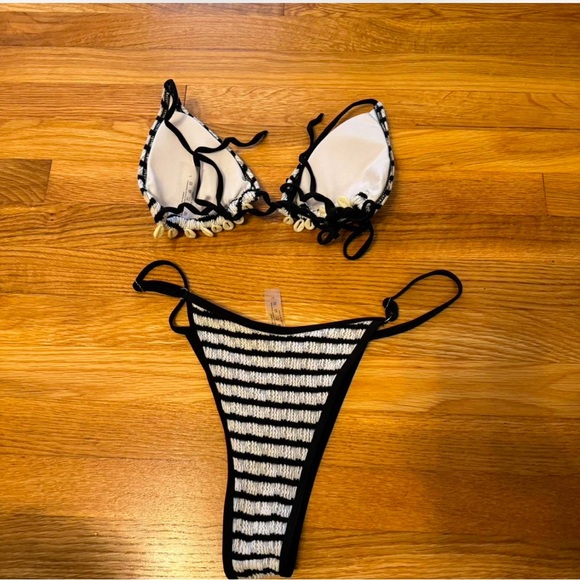 NWOT Striped Black and White Bikini Set size Large - Picture 3 of 5